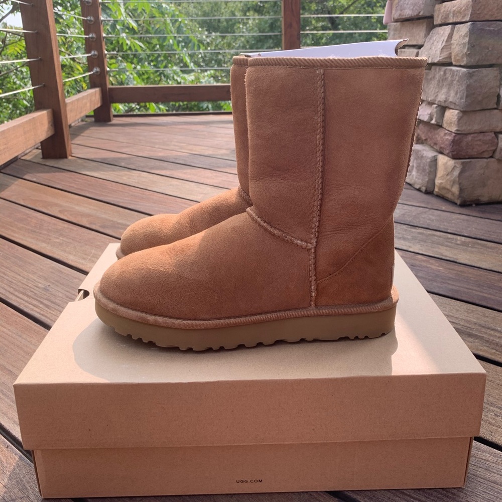 Classic II Genuine Shearling Lined Short Boots